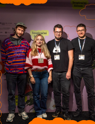 Máme právo být offline? Thorsten Peetz, Jan Vobořil a Nina Fárová o chytrých věcech, které (ne)šetří čas (záznam debaty)