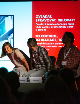Ovládat, spravovat, milovat